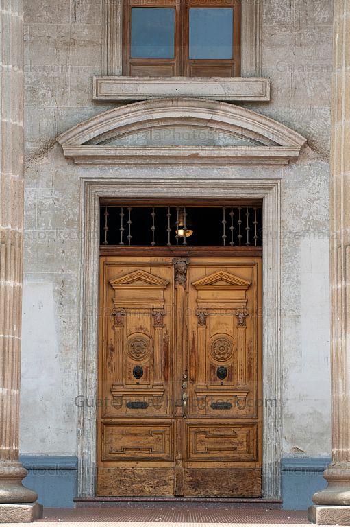Puerta del Teatro Municipal de Quetzaltenango