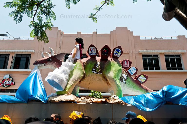 Carroza del desfile bufo