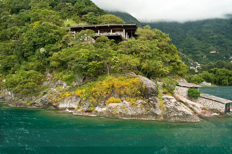 Casas a orillas del Lago Atitlán, Panajachel