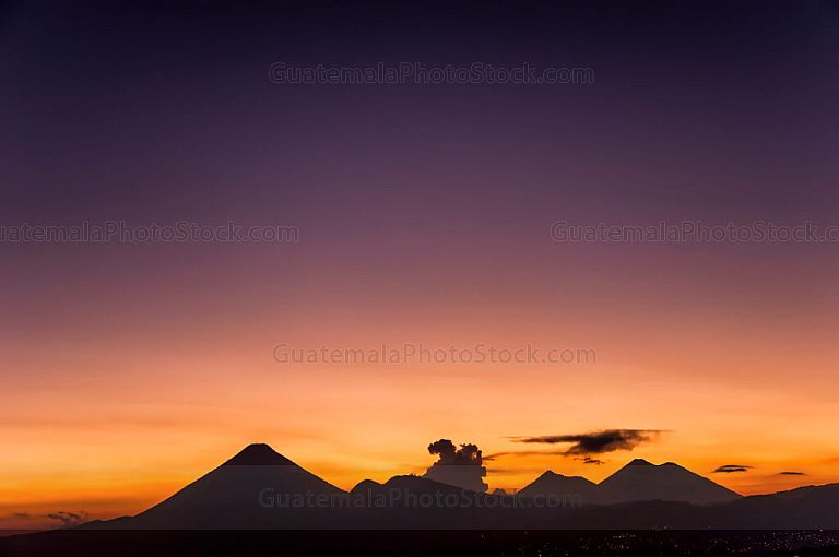 Atardecer sobre la cadena volcánica central