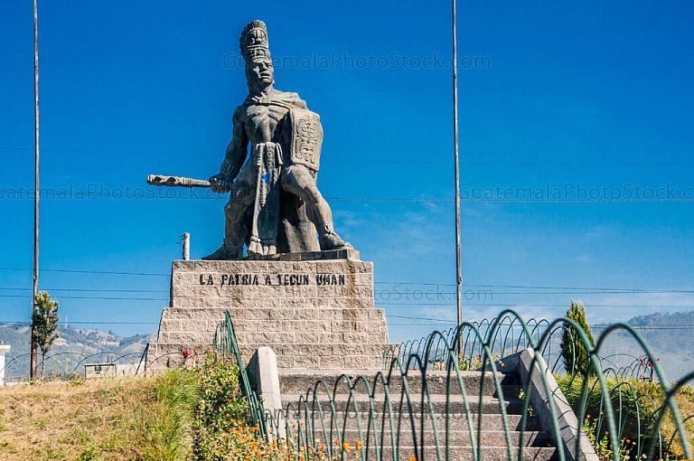 Monumento a Tecún Úman