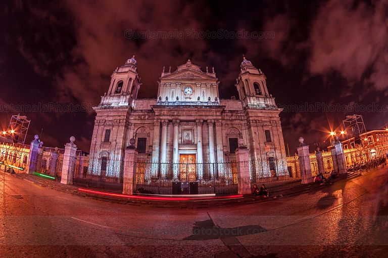 Mapping sobre la fachada de la Catedral Metropolitana