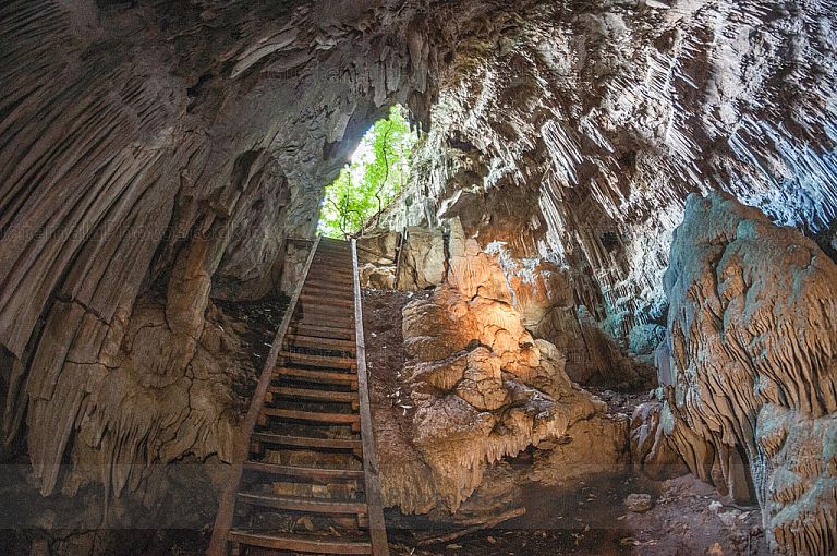 Ingreso a la Cueva Nimlacobejá