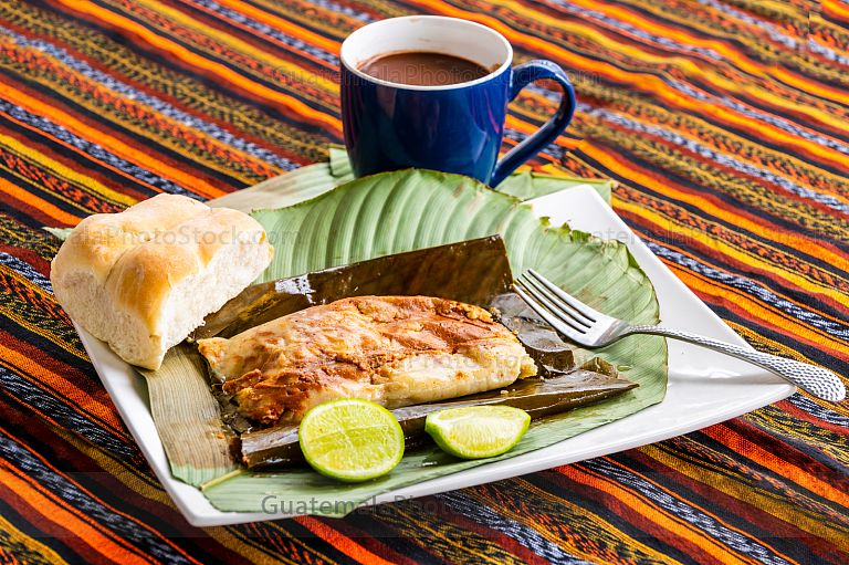 Tamal rojo y chocolate