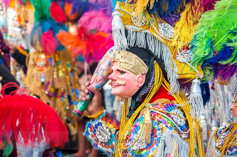 Bailador disfrazado durante la fiesta patronal de Chichicastenango