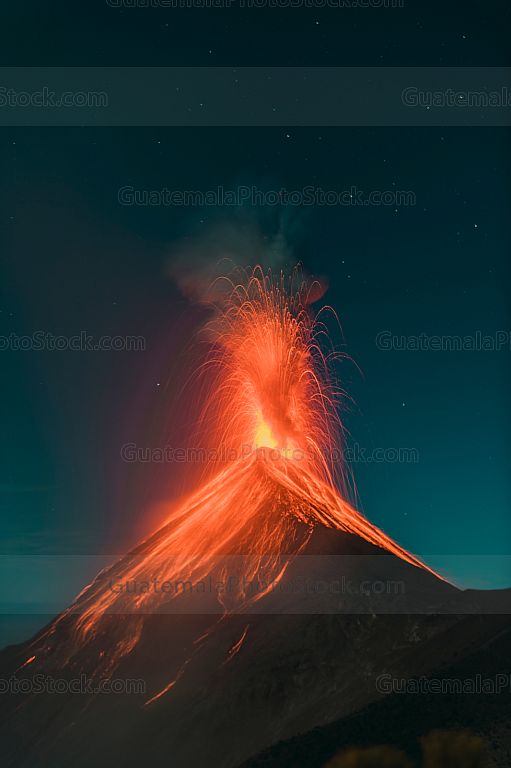 Erupción nocturna Volcán de Fuego