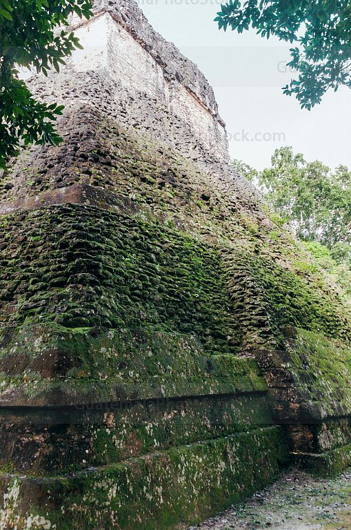 Vestigios mayas en Tikal