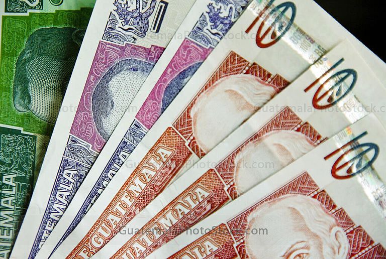 Billetes de uno, cinco y cien quetzales