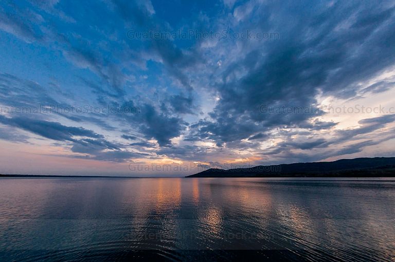 Atardecer en la Playa El Remate, Lago Petén Itzá, Petén