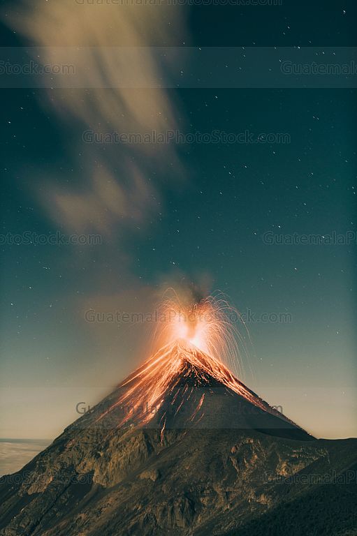 Erupción nocturna Volcán de Fuego