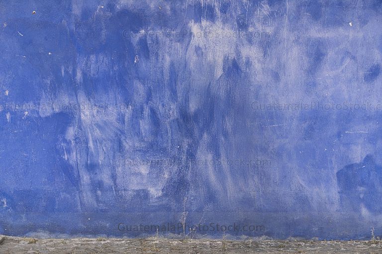 Pared azul en San Juan del Obispo