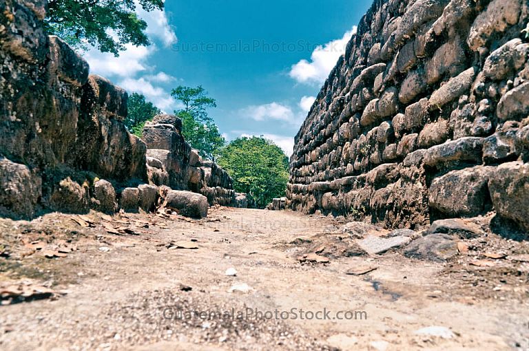 Naturaleza y ruinas en Iximché
