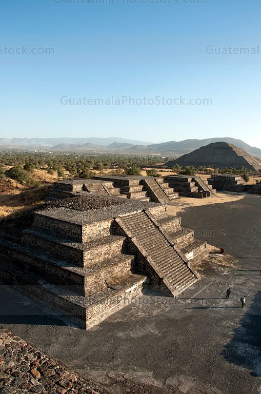 Plataformas y Piramide del Sol