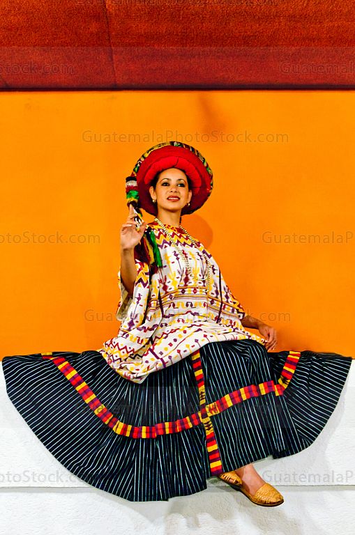 Estampa de mujer con traje típico