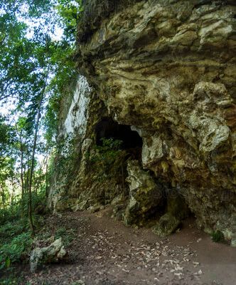 Ingreso a la cueva de El Jaguar