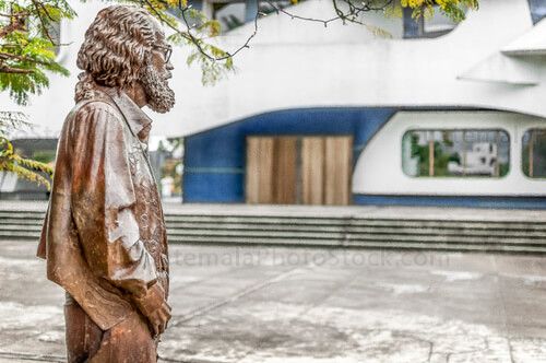 Monumento a Efrain Recinos