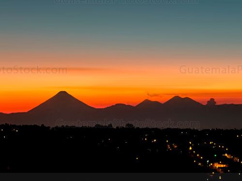 Atardecer sobre la Cadena Volcánica Central