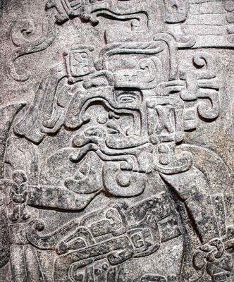Detalle de estela maya