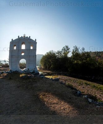 Ruina de la fachada del templo de Pueblo Viejo, San Sebastian