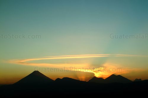 Atardecer con la cadena Volcánica central