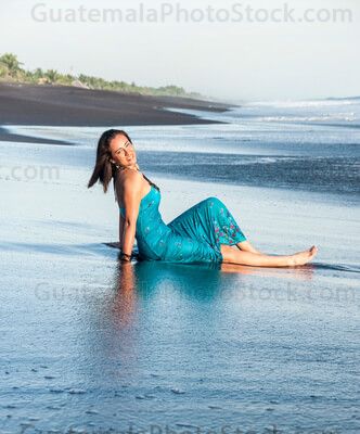 Modelo en Playa de Monterrico