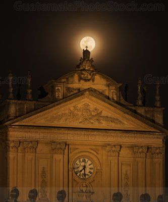 Luna llena y la Catedral Metropolitana