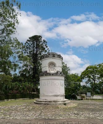 Torreón frente al Fachada del Santuario de la Virgen del Cerrito del Carmen