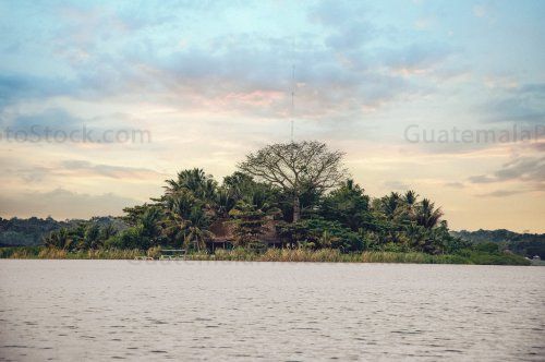 Isla de Santa Barbará, Lago Petén Itzá