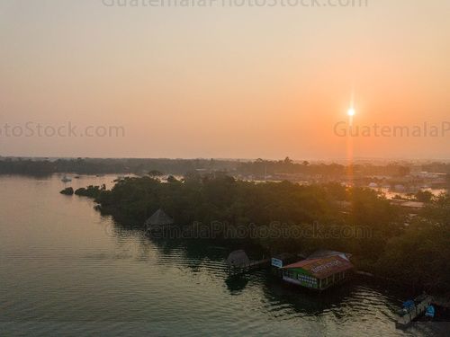 Amanecer en el puente de Río Dulce