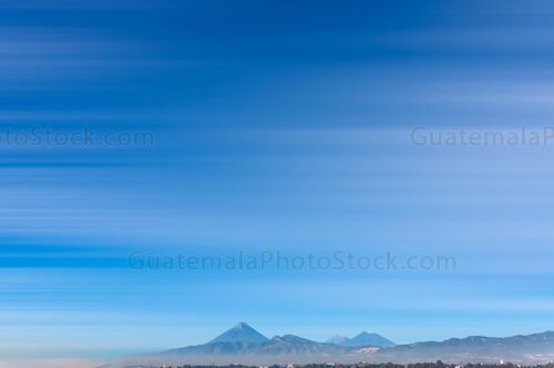 Amanecer frente a los volcanes