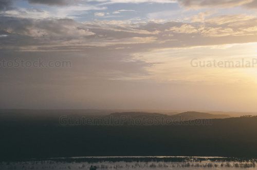 Atardecer desde el templo 312 de Yaxhá