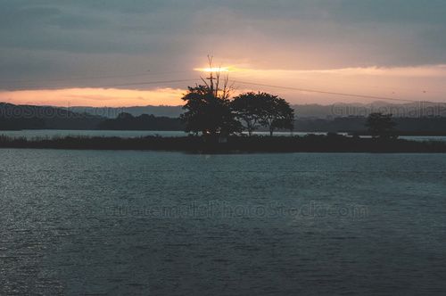 Atardecer en el Lago Petén Itza