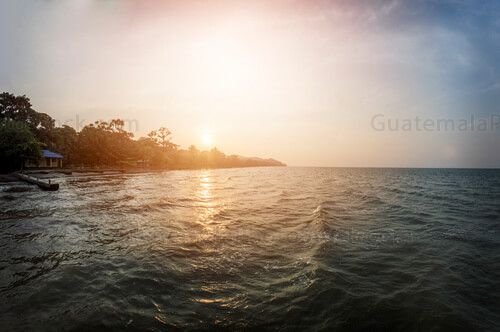 Atardecer en la Playa Quehueche, Livington, Izabal