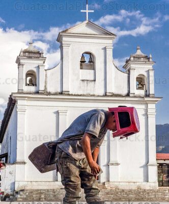 Niño lustrador en Nebaj