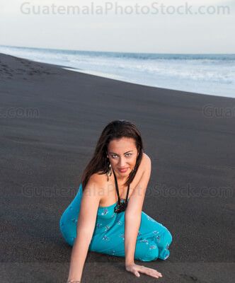 Modelo en Playa de Monterrico