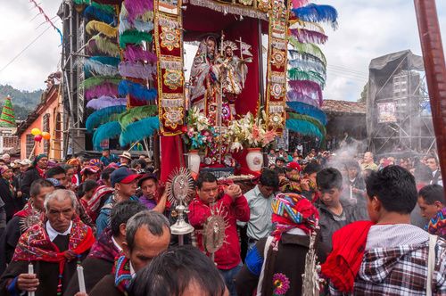 Procesión de Santo Tomas Apostol en Chichicastenango