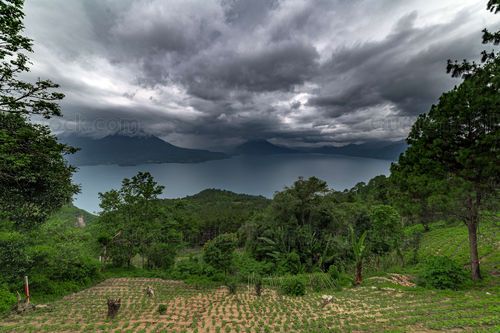 Paisaje hacia el Lago de Atitlán