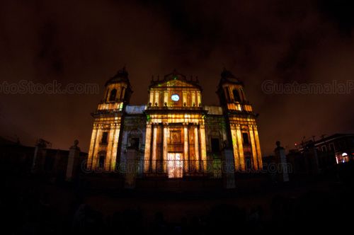 Mapping sobre la fachada de Catedral Metropolitana