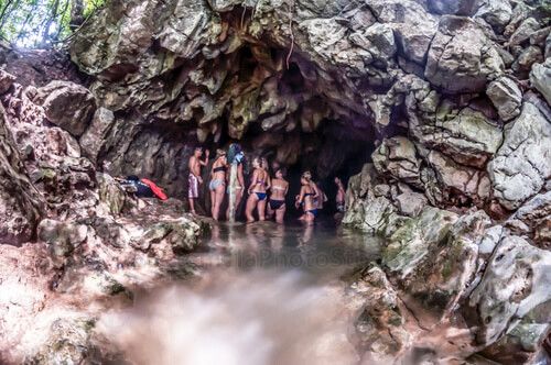Ingreso a la Cueva de Kan-Ba