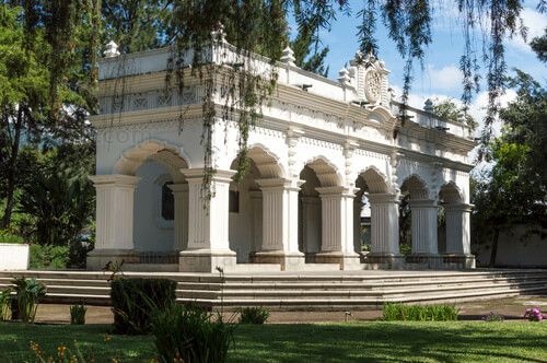 Monumento a Rafael Landivar