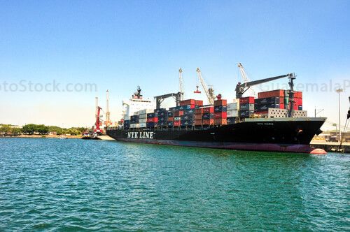 Barco Portacontenedor en Puerto Quetzal