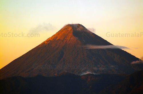 Atardecer con la cadena Volcánica central