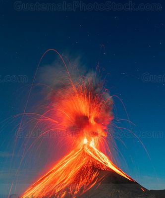 Erupción nocturna del Volcán de Fuego