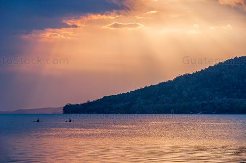 Cerro Cahui, Lago Petén Itzá