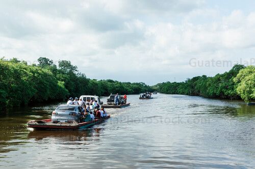 Ferries en el Canal de Chiquimulilla
