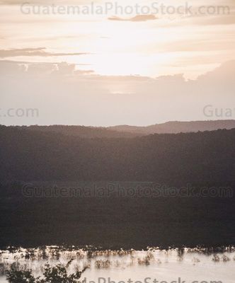 Atardecer en Yaxhá