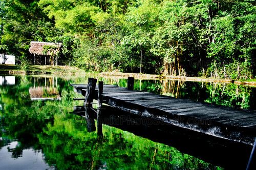 Muelle en la laguna de Ixobel