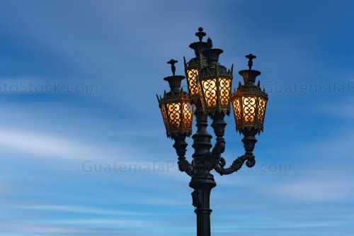 Faroles de la Plaza Central