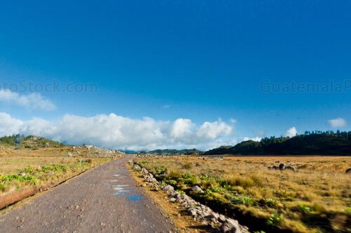 Camino en la Sierra de los Cuchumatanes