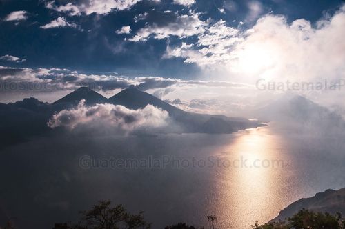 Atardecer sobre Lago de Atitlán, Sololá